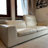 Divano in pelle bianco