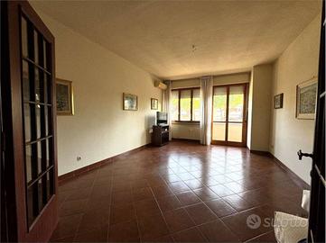 Appartamento di 130 m² con 4 locali e box auto a L