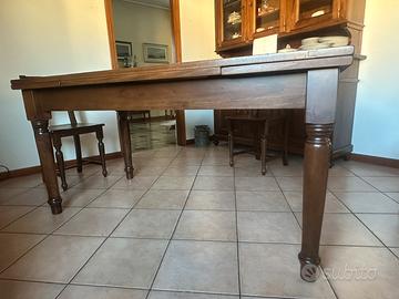 Tavolo in noce massello