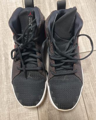 Scarpe Nike Jumpman nere e rosse