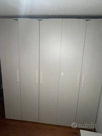 armadio camera bianco