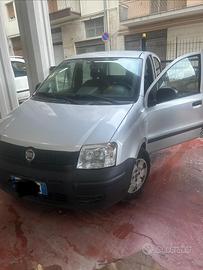 Macchina fiat panda auto grigia