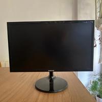 Monitor LCD Samsung S22F360FHU da 22 pollici