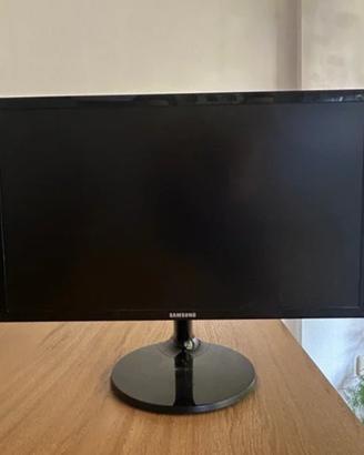 Monitor LCD Samsung S22F360FHU da 22 pollici