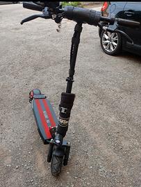 Monopattino elettrico KUGOO M4 42Km/h