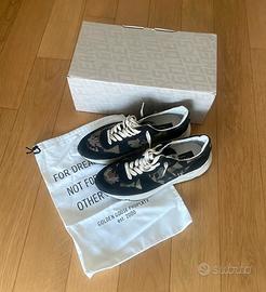 Golden Goose running