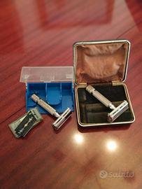 Coppia vecchi rasoi da barba da viaggio