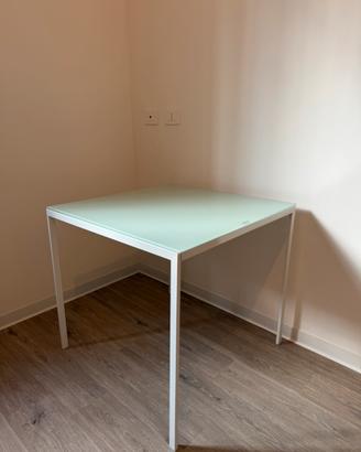Tavolo quadrato di vetro e metallo bianco
