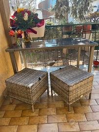 Tavolo in rattan sintetico con sgabelli e panca