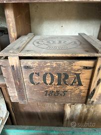 Vecchia scatola in legno Cora 1835