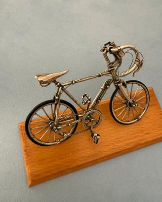 Bici da corsa in argento