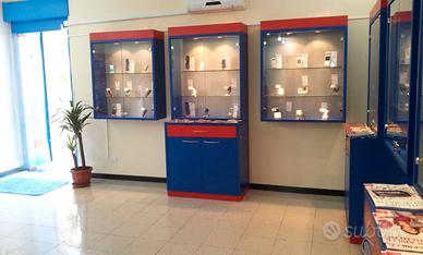 Mobili per arredamento negozio di telefonia