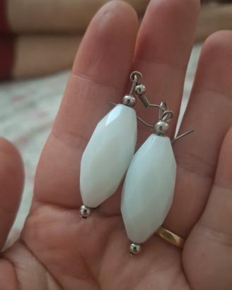 orecchini e collana in pietra bianca