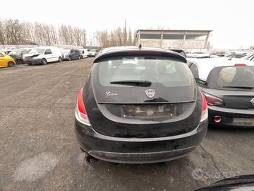 POSTERIORE LANCIA Y 2013