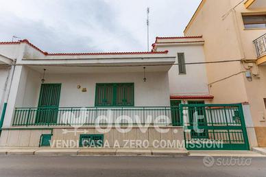 Casa indipendente di 240 m² con più di 5 locali a 
