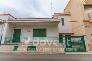Casa indipendente di 240 m² con più di 5 locali a 