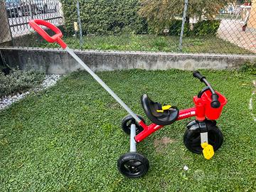 Triciclo con manico guida
