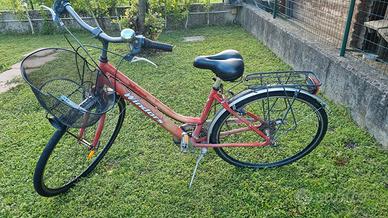 bici da donna  rossa con cambio