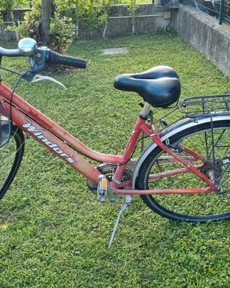 bici da donna  rossa con cambio
