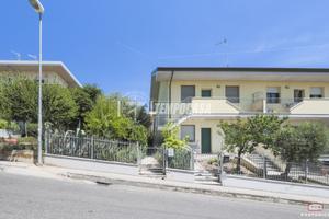 AMPIO QUADRILOCALE DENTRO PALAZZINA TARQNUILLA CON