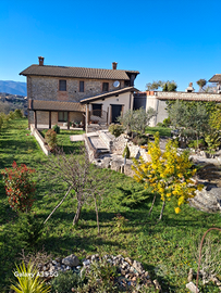 Privato vende casolare centro Italia