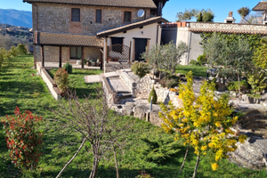 Privato vende casolare centro Italia