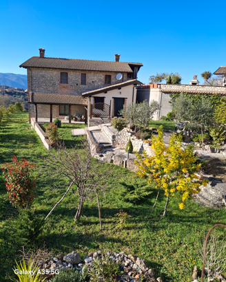 Privato vende casolare centro Italia