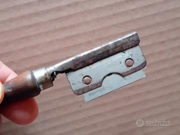 VECCHIO E INSOLITO RASOIO MANUALE ,VINTAGE