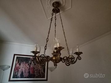 Lampadario del primo Novecento in bronzo dorato.