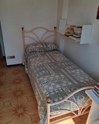 letto in ferro con rete e materasso