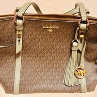 Una borsa di Michael Kors