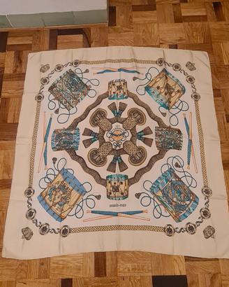hermes foulard autentico. 