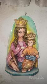 Madonna con bambino Gesù in braccio 