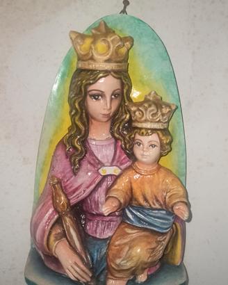 Madonna con bambino Gesù in braccio 