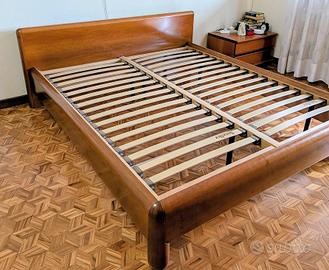 Letto matrimoniale con doghe