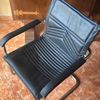 Poltrona nera pelle a slitta arredamento casa