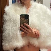 Cappa in piume di cigno per sposa