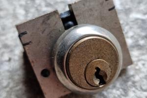 Serratura bloccasterzo per Vespa faro basso