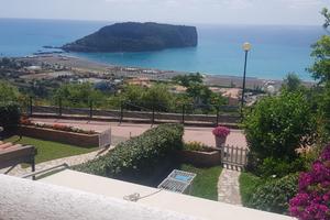 Casa nel verde con 2 terrrazzi vista mare