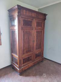 Armadio in legno massello