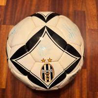 Pallone Juventus Autografato Stagione 2004/2005