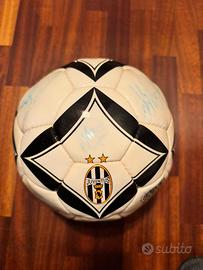 Pallone Juventus Autografato Stagione 2004/2005