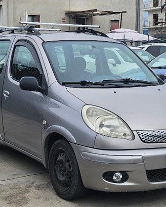 TOYOTA Yaris Verso 1.3i 16V cat Sol '03