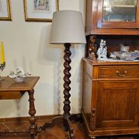 Piantana tornita in Massello di Noce antiquariato