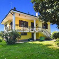 VILLA CON 3000 MQ DI GIARDINO