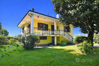 VILLA CON 3000 MQ DI GIARDINO