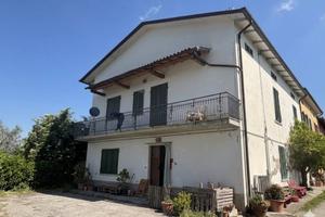 Rustico / Casale di 315 m² con più di 5 locali a L
