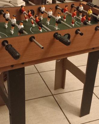 tavolo con giochi