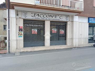 NEGOZIO A ATRIPALDA