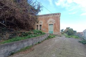 Villa di 200 m² con più di 5 locali e box auto a F